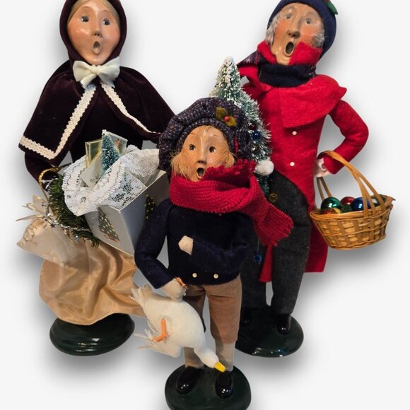 A unique collection of 12 Vintage BYERS CHOICE Ltd. Christmas Carolers - Picture 7 of 11